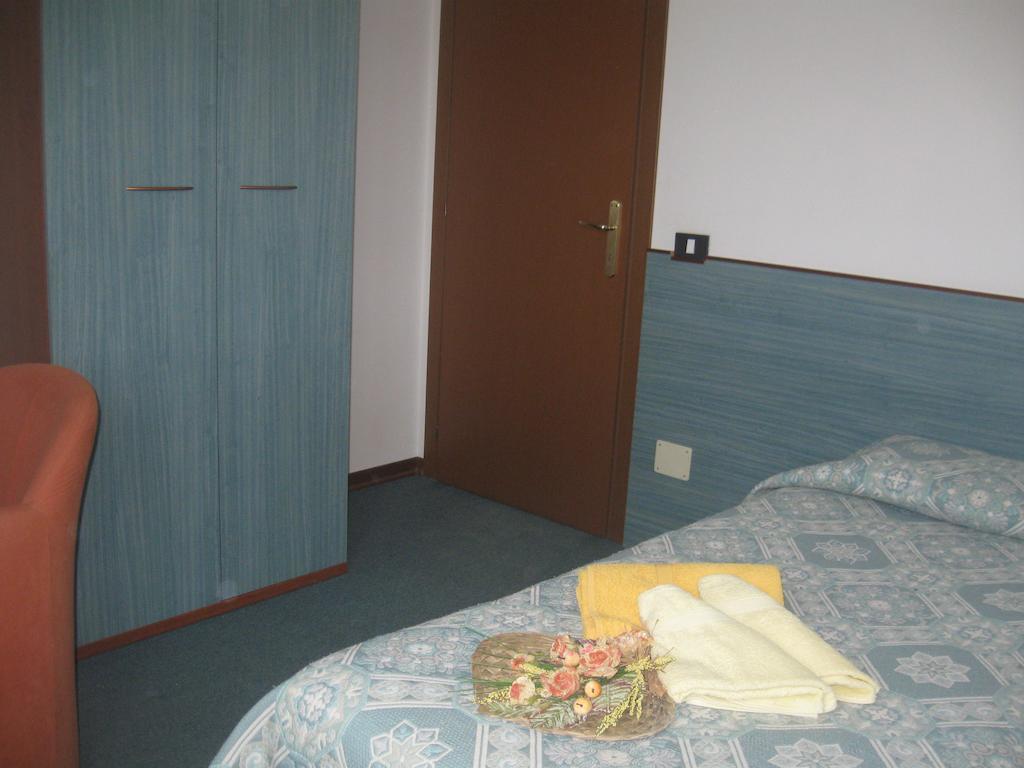 albergo del turista srl Vernasca Camera foto
