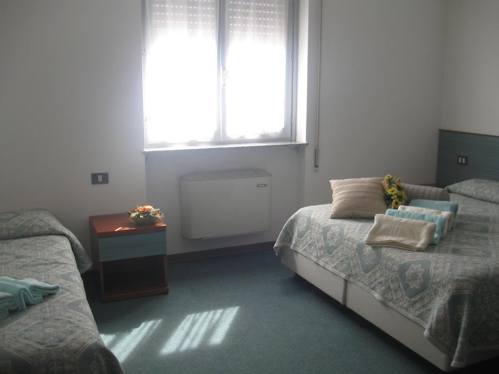 albergo del turista srl Vernasca Camera foto