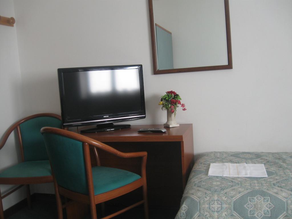 albergo del turista srl Vernasca Camera foto