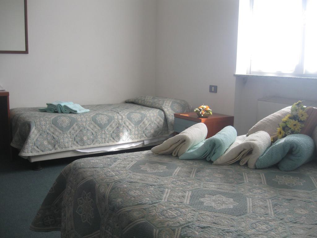 albergo del turista srl Vernasca Camera foto